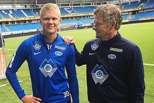 美记：太阳对交易理查德持开放态度，他能换来多个次轮签（美媒：太阳对理查德交易持开放态度，预计可换回多枚次轮签）