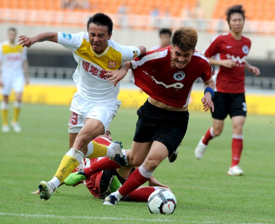 辽宁男篮王哲林末节爆发带队取胜（王哲林末节发威率辽宁男篮胜出）